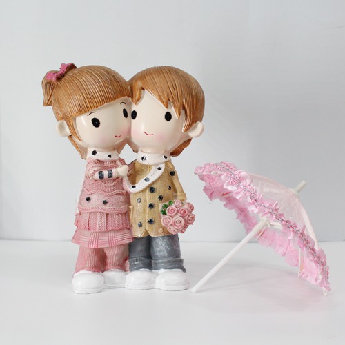 Cute Couple With Piggy Bank Showpiece Dolls