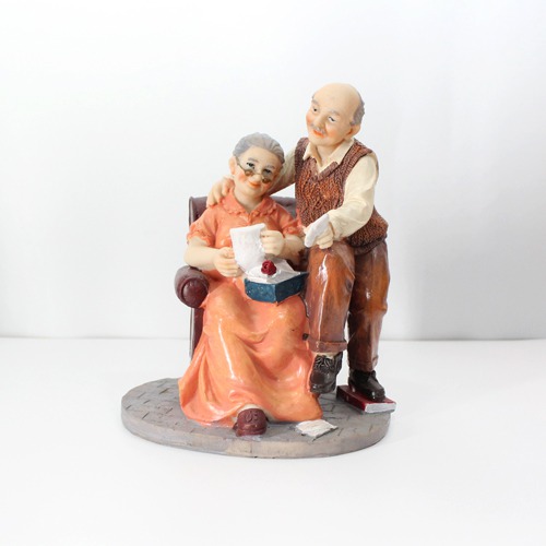 Loving Elderly Couple Figurines | Old Couple Statue