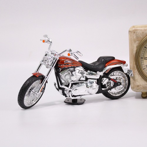 Harley Davidson 2014 CVO Breakout 1/12 Scale Motorcycle Model