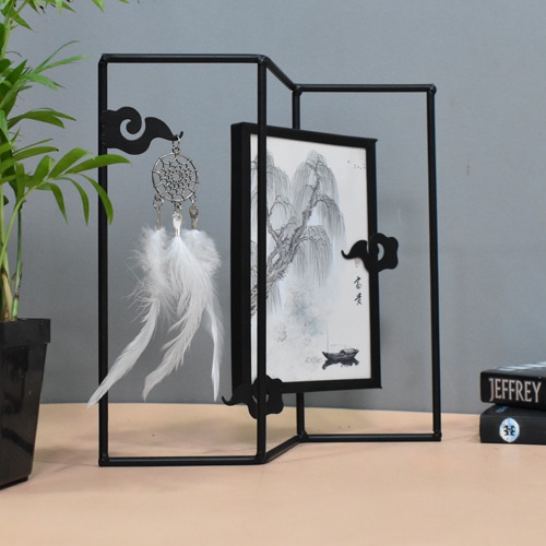 Vintage Black Metal Photo Frame with Feather Showpiece For Home & Office Decor ( Photo Size : 6 x 4 inches)