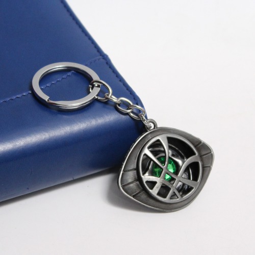 Metal Doctor strange eye of Agamotto keychain marvel keychains in Silver color