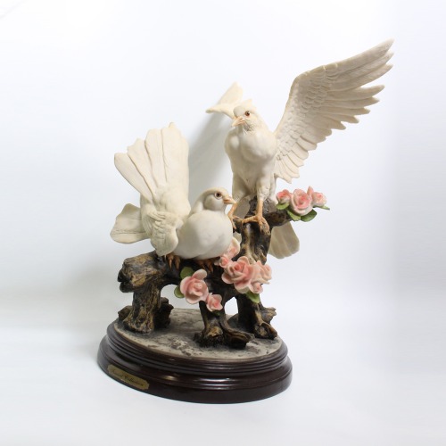 Vastu Pigeon Love Birds Pair Statue Showpiece Decorative Figurine for Love | Romance and Happiness in Relationship