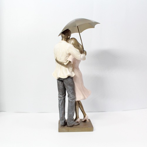 Valentine Love Couple With Umbrella Statue Showpiece