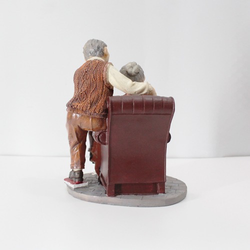 Loving Elderly Couple Figurines | Old Couple Statue