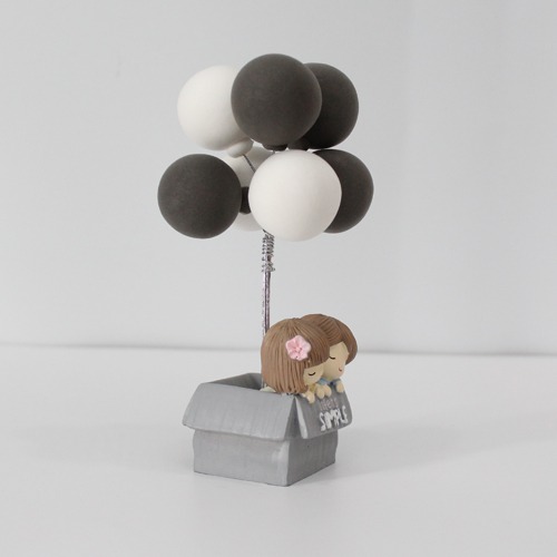 Resin Showpiece Couple with Balloon in Pot Car Dashboard