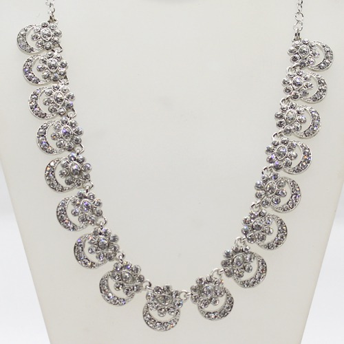 Dazzling Flowers Design Diamond Necklace Set With Earrings