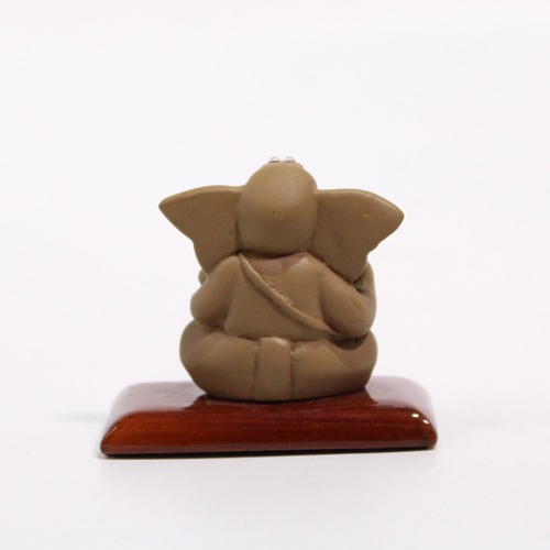 Cedar Colour Diamond Studs Ganesha Statue For Car Dashboard