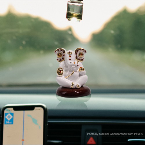 White And Gold Ganesha Dashboard Statue For Car Dashboard