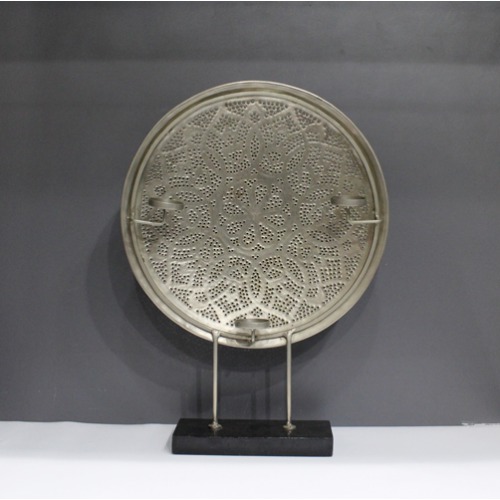 Attractive Round Brass Silver Table Top Candle Stand for Home Decoration
