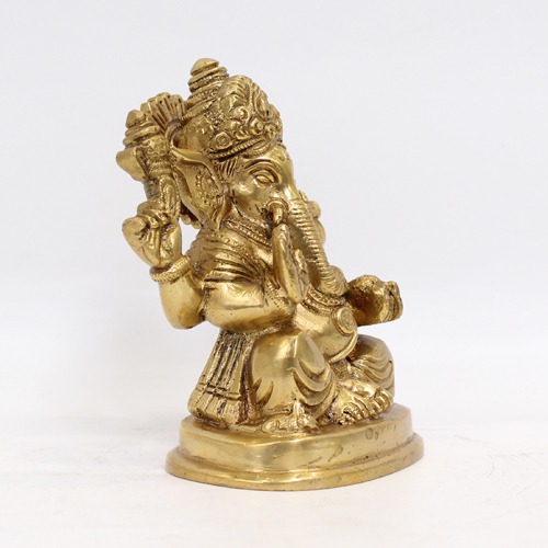 Attractive Brass Ganesha Idol For Home & Office Decor