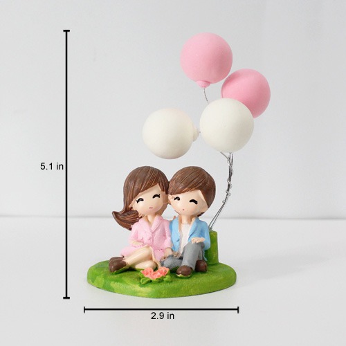 Resin Couple Showpiece With Balloon