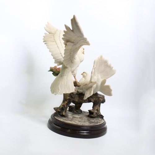 Vastu Pigeon Love Birds Pair Statue Showpiece Decorative Figurine for Love | Romance and Happiness in Relationship