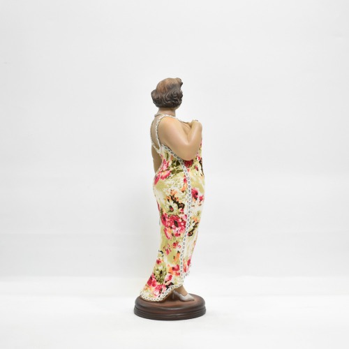 Resin Elegant Fat Lady in Dress Standing Collectable Figurine | Sculpture Resin Desktop Decor