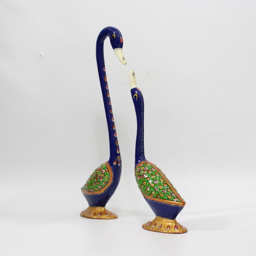 Metal Multicoloured Handicraft Pair Of Kissing Duck Decorative Showpiece For Home Decor