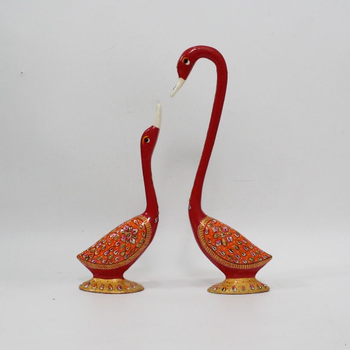 Metal Multicoloured Handicraft Pair Of Kissing Duck Decorative Showpiece For Home Decor